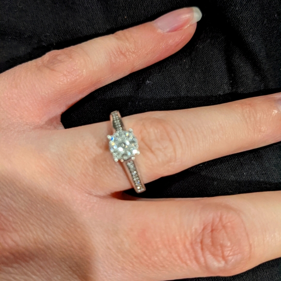 Ring - Picture 2 of 5